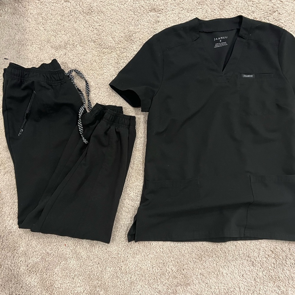 Black Jaanuu scrub set